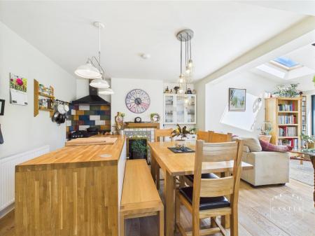 LIVING KITCHEN