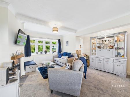 LOUNGE/DINING ROOM