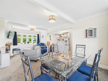 LOUNGE/DINING ROOM