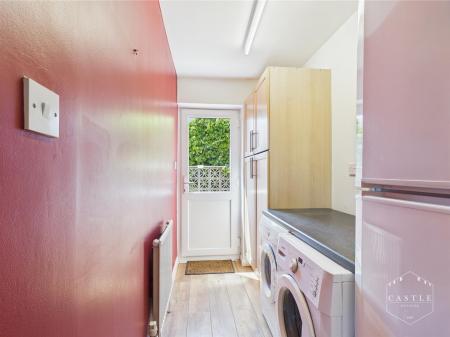 LAUNDRY/UTILITY ROOM
