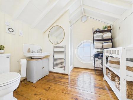 ENSUITE SHOWER ROOM