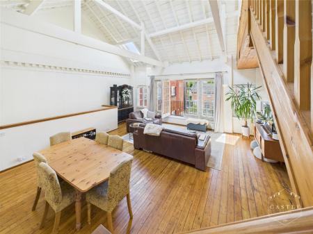 OPEN PLAN LOUNGE/DINING ROOM