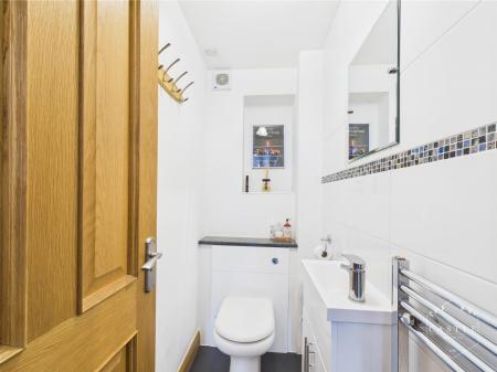GUEST CLOAKROOM