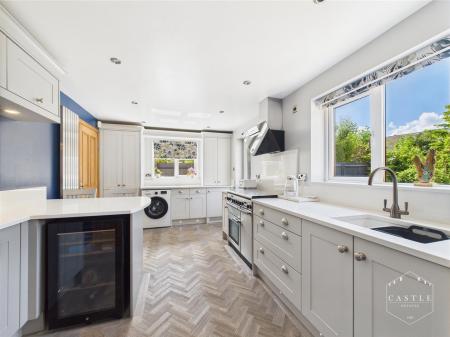 BREAKFAST KITCHEN