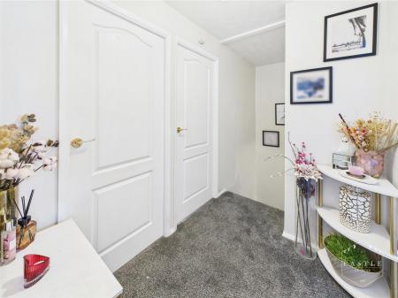 FIRST FLOOR LANDING