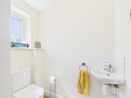 GUEST CLOAKROOM