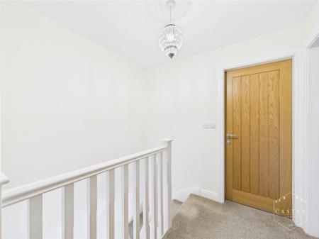 FIRST FLOOR LANDING