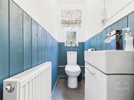 GUEST CLOAKROOM
