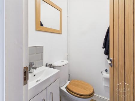 GUEST CLOAKROOM