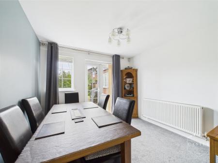 LOUNGE/DINING ROOM