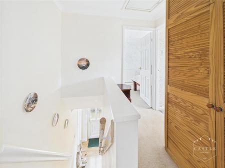 FIRST FLOOR LANDING