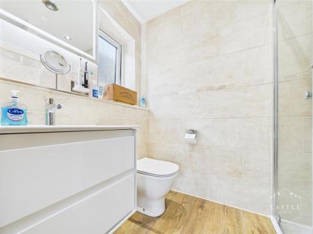 ENSUITE SHOWER ROOM