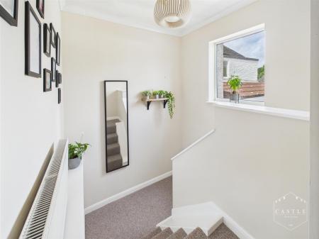 FIRST FLOOR LANDING