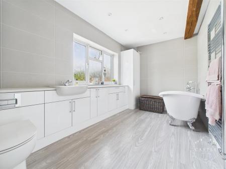 ENSUITE BATHROOM