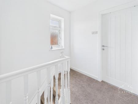 FIRST FLOOR LANDING