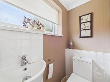 GUEST CLOAKROOM