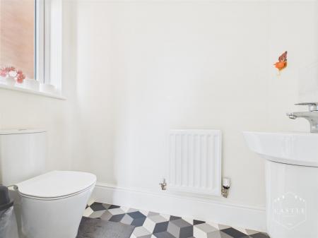 GUEST CLOAKROOM