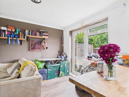 OPEN PLAN LIVING KITCHEN - LOUNGE AREA