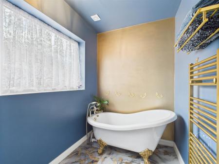 ENSUITE BATHROOM
