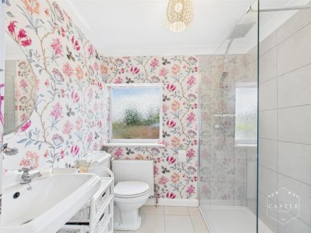 ENSUITE SHOWER ROOM
