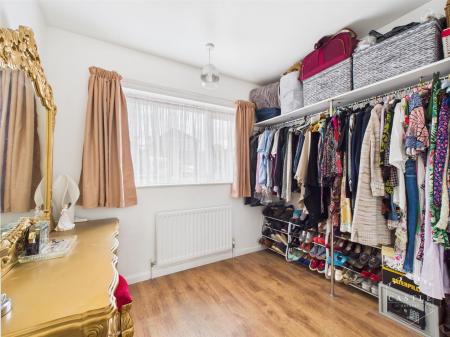 WALK IN WARDROBE/BEDROOM