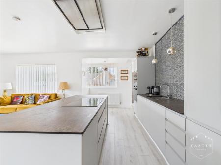 OPEN PLAN LIVING KITCHEN