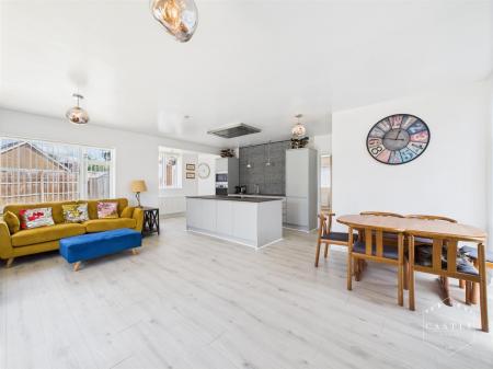 OPEN PLAN LIVING KITCHEN