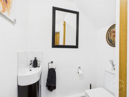 GUEST CLOAKROOM