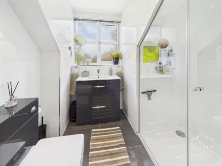 MASTER ENSUITE