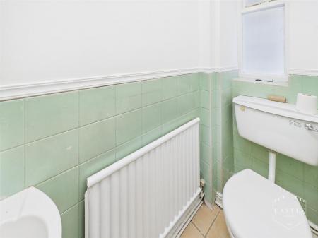 GUEST CLOAKROOM