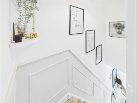 FIRST FLOOR LANDING