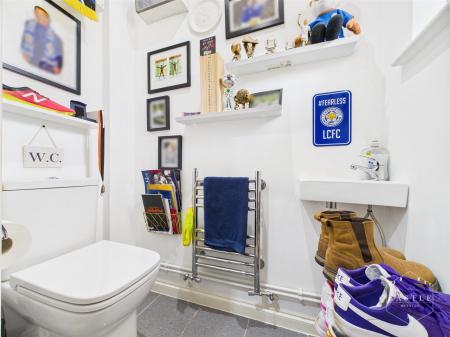 GROUND FLOOR CLOAKROOM