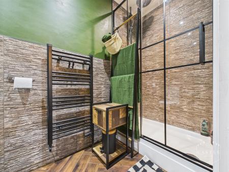ENSUITE BATHROOM