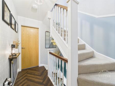 FIRST FLOOR LANDING