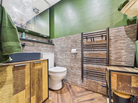 ENSUITE BATHROOM
