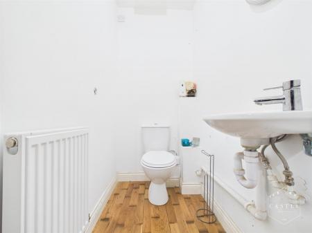 DOWNSTAIRS CLOAKROOM/ WC