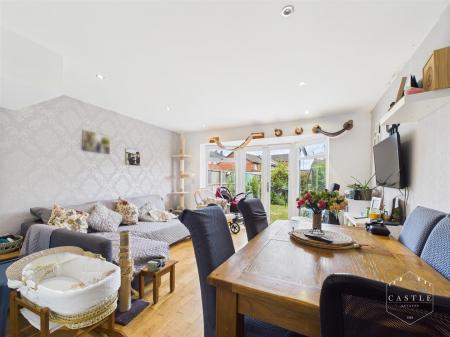 LOUNGE/DINER