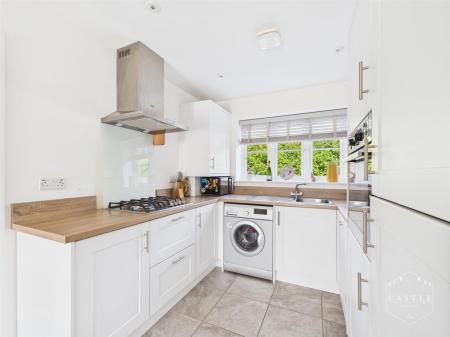 OPEN PLAN KITCHEN/LIVING AREA