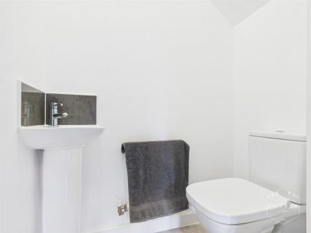 GUEST CLOAKROOM