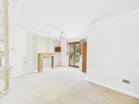 LOUNGE/DINING ROOM