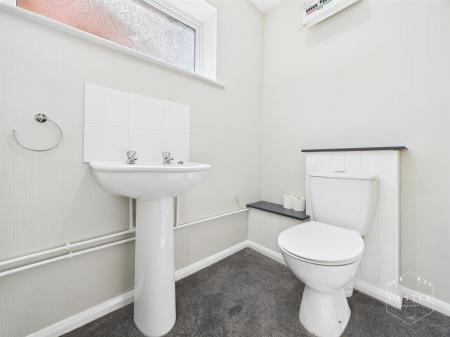 GUEST CLOAKROOM