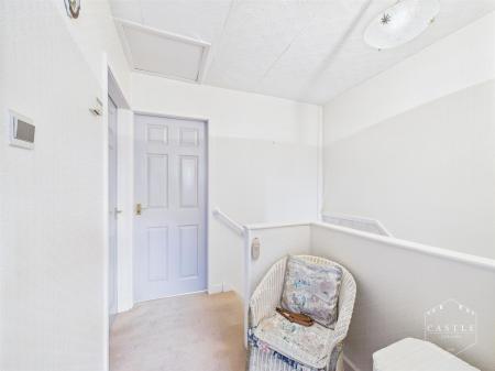 FIRST FLOOR LANDING