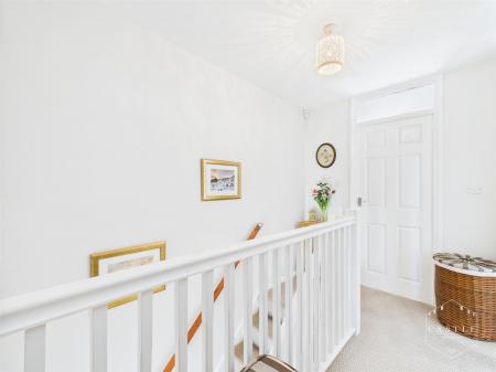 FIRST FLOOR LANDING