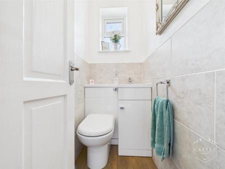 GUEST CLOAKROOM