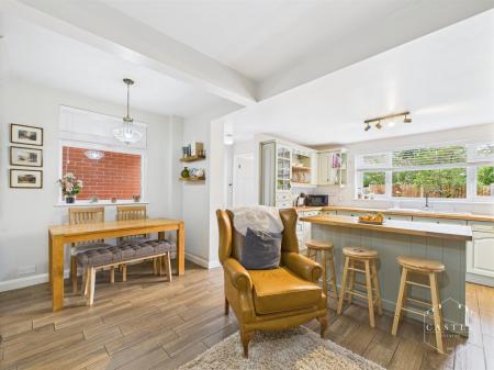 OPEN PLAN LIVING KITCHEN