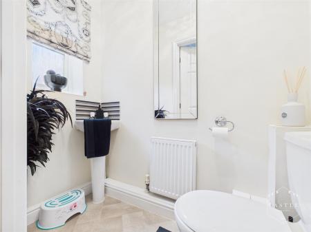 GUEST CLOAKROOM