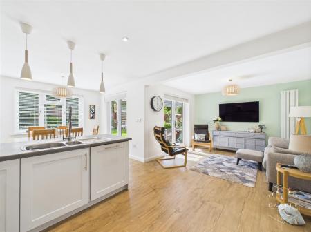 OPEN PLAN LIVING KITCHEN