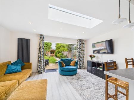OPEN PLAN LIVING KITCHEN - Lounge Area