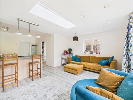 OPEN PLAN LIVING KITCHEN - Lounge Area