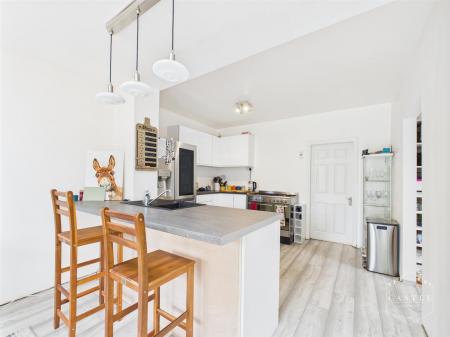 OPEN PLAN LIVING KITCHEN - Kitchen Area